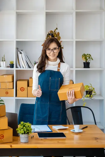 Business Owner Picking Parcel Boxes Use Computer Check Online Orders — Stock Photo, Image