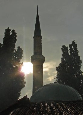 Gün batımında güzel İslami cami