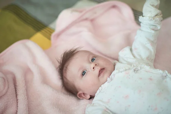 Glücklich Neugeborenes Kleines Baby Lächelnd — Stockfoto