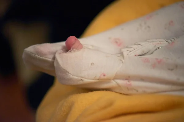 Een Maand Pasgeboren Baby Slapen Bed — Stockfoto