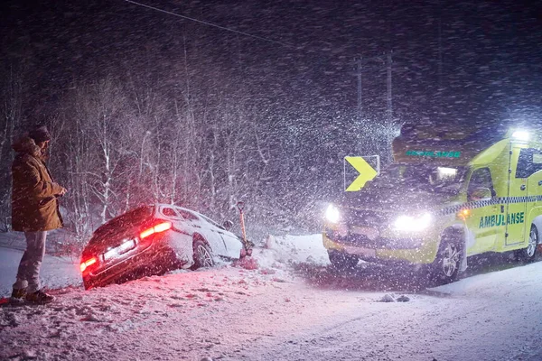 Auto Ongeluk Gladde Winterweg Nachts — Stockfoto