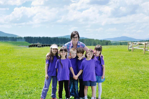 Grupo Niños Felices Con Profesor Naturaleza —  Fotos de Stock