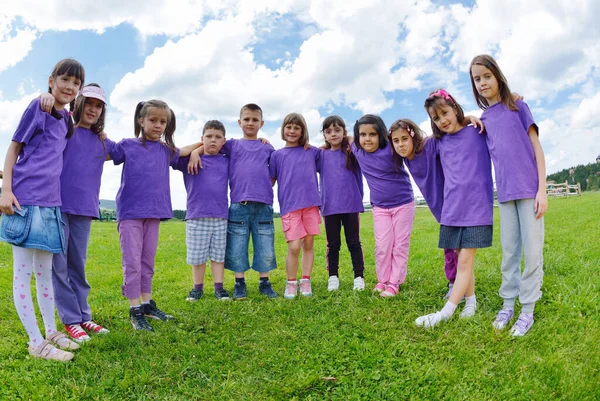 Grupo Crianças Felizes Divertir Natureza — Fotografia de Stock