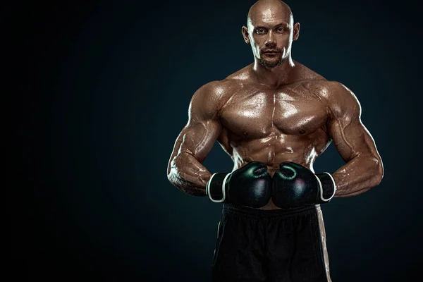 Deportista Hombre Boxeador Luchando Con Guantes Sobre Fondo Negro Concepto —  Fotos de Stock