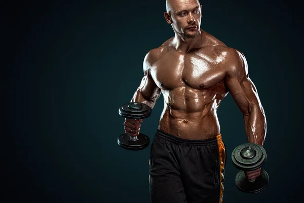 Forte Apto Fisiculturista Homem Musculoso Desportivo Com Halteres Desporto Motivação — Fotografia de Stock