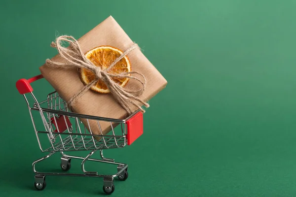Paper Parcel Decorated Dried Orange Shopping Cart — Stock Photo, Image
