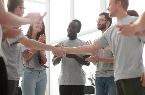 Young People Shaking Hands Standing Circle Friends — Stock Photo, Image