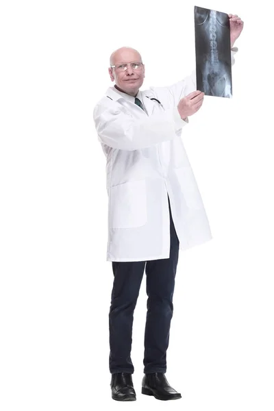 带着X光的主治医生 在白色背景上隔离 — 图库照片