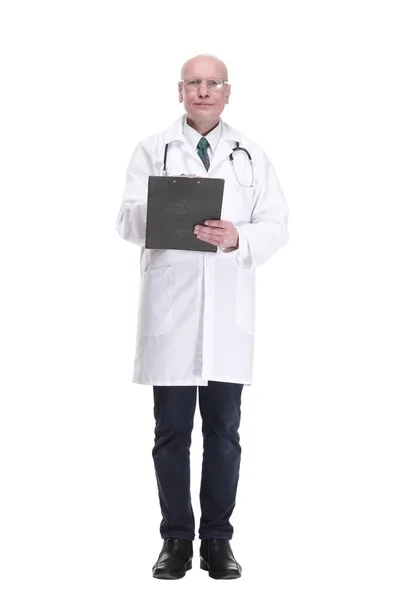 Médecin Masculin Avec Presse Papiers Vous Regardant Isolé Sur Blanc — Photo