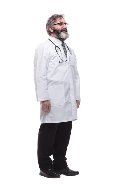 Starší Praktický Lékař Stetoskopem Izolované — Stock fotografie