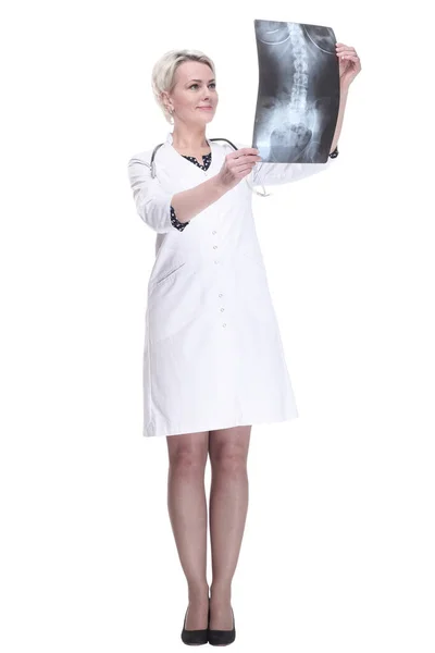 Médico Femenino Con Radiografía Los Pulmones Aislado Blanco — Foto de Stock