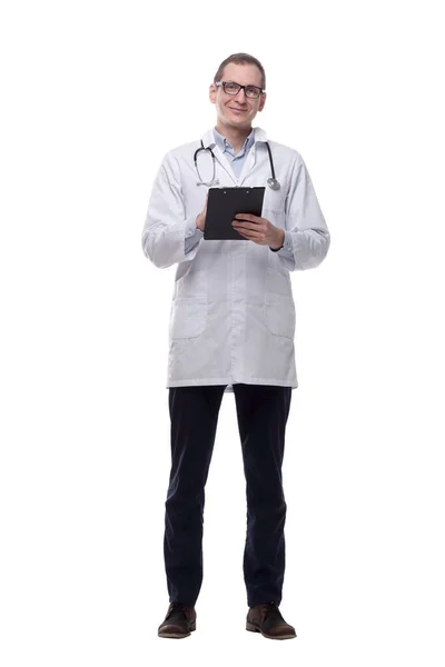 Médico Sorrindo Com Prancheta Prancheta Isolado Branco — Fotografia de Stock