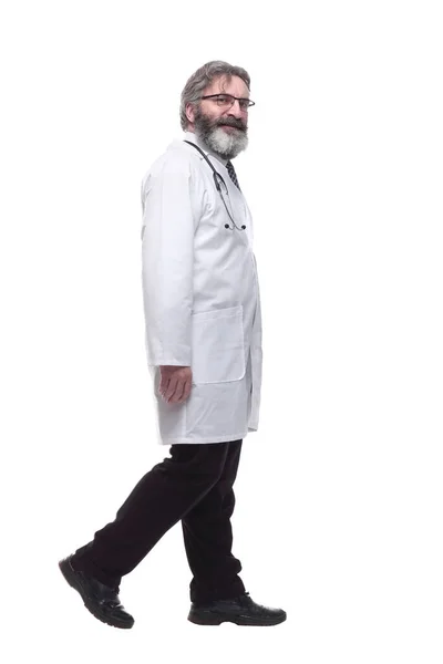 Pleno Crecimiento Confiado Doctor Masculino Que Camina Adelante —  Fotos de Stock