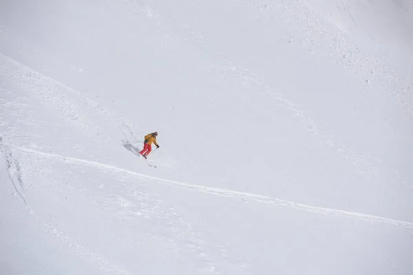 Freeride Esquiador Esquiando Nieve Polvo Profundo — Foto de Stock