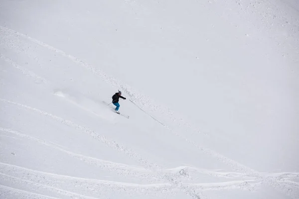Фрирайд Лыжник Глубоком Порошковом Снегу — стоковое фото
