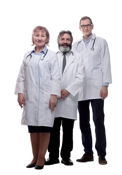 Skupina Kvalifikovaných Doktorů Stojí Při Sobě Izolované Bílém — Stock fotografie
