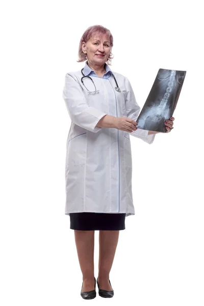 Röntgen Çektiren Kadın Doktor Bir Beyaz Üzerinde Izole — Stok fotoğraf