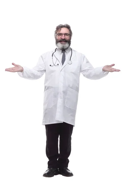 Freundlicher Arzt Der Sie Ansieht Isoliert Auf Einem Weißen — Stockfoto
