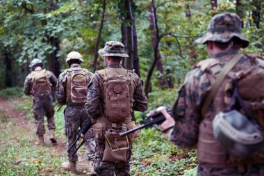 Çağdaş Savaş Askerleri Mangası