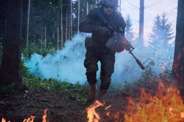 Hareket halindeki asker portresi