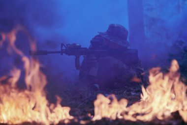 Hareket halindeki asker portresi