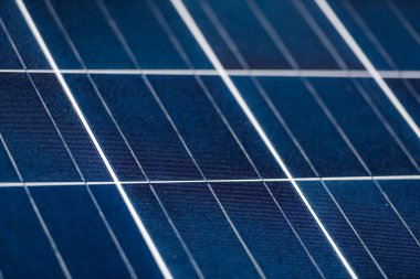  Elektrik santralindeki güneş panelleri