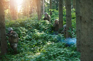 Çağdaş Savaş Askerleri Mangası