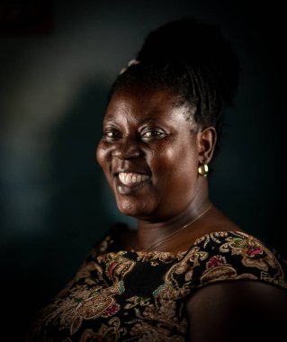 Yaşlı Afrikalı zenci kadın portresi
