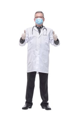 Kameraya bakan maskeli bir doktor.