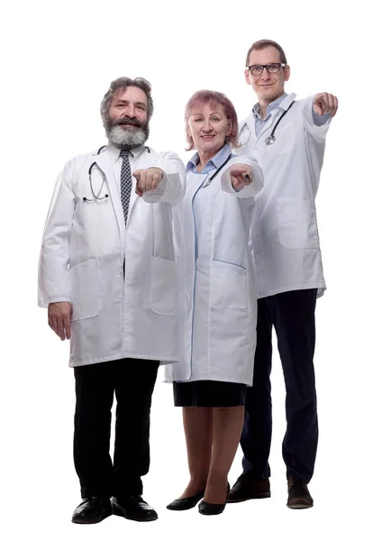 一群合格的医生站在一起 孤立的 — 图库照片