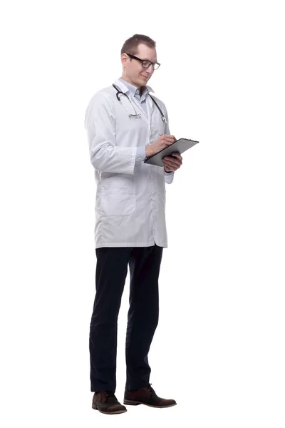 Médico Sorrindo Com Prancheta Prancheta Isolado Branco — Fotografia de Stock