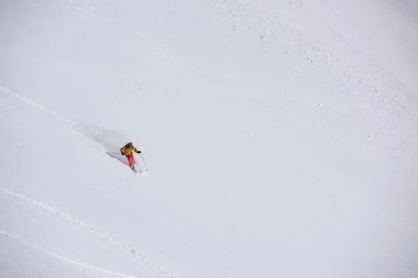 Freeride Skiër Diepe Poeder Sneeuw Skiën — Stockfoto