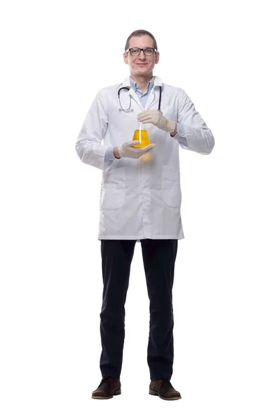 Jonge Wetenschapper Toont Een Laboratoriumfles Geïsoleerd Een Wit — Stockfoto