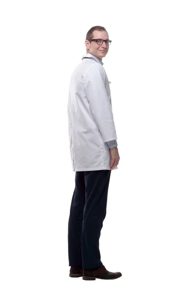 Jovem Médico Confiante Olhando Para Frente Isolado Branco — Fotografia de Stock
