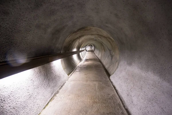 歩行者用の地下トンネル — ストック写真