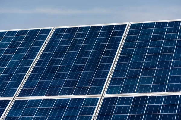 发电厂太阳能电池板 — 图库照片