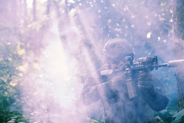 Soldat Einsatz Mit Laser Visier Optik — Stockfoto