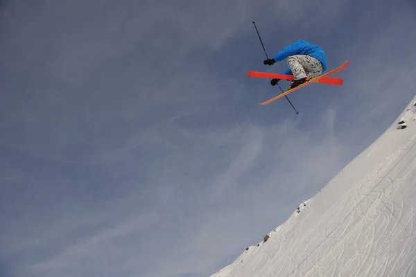 Extremt Freestyle Ski Jump — Stockfoto