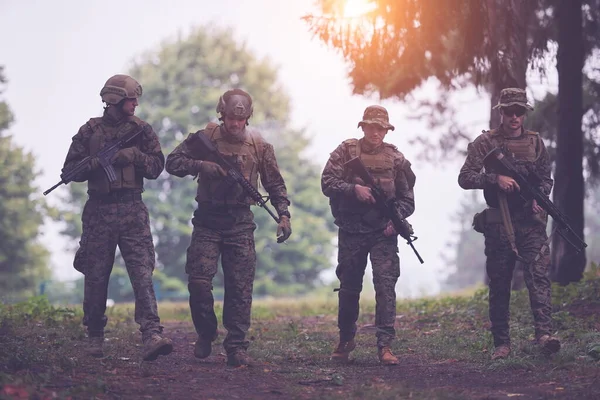 Soldiers Squad Relaxed Walking — Stock Photo, Image