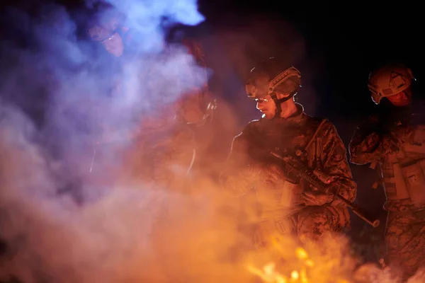 Soldats Action Avec Des Fusils Assaut Nuit — Photo