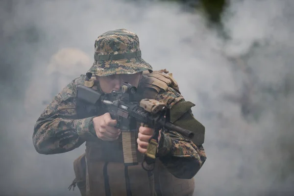 Soldat Action Visant Optique Visée Laser Arme — Photo