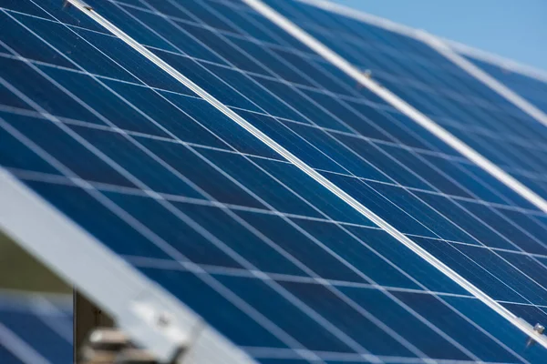 发电厂太阳能电池板 — 图库照片