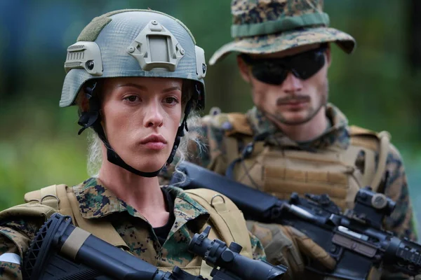 Soldado Mulher Como Líder Equipe — Fotografia de Stock