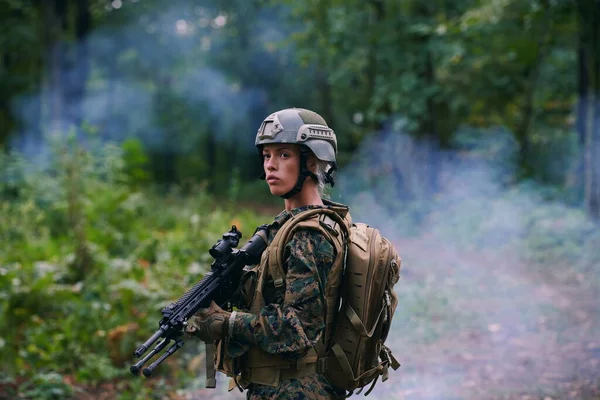 Portret Kobiety Żołnierza — Zdjęcie stockowe
