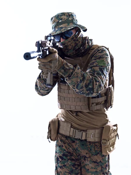 Soldat Zielt Auf Weißen Hintergrund — Stockfoto