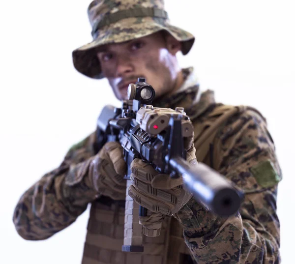 Soldat Som Siktar Laser Optik Vit Bakgrund — Stockfoto
