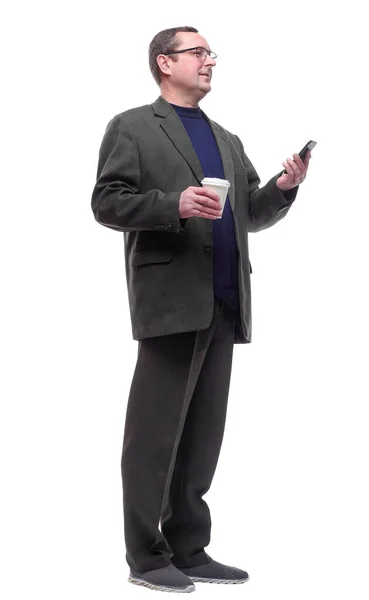 Улыбающийся Случайный Человек Смартфоном Кофе Забрать — стоковое фото