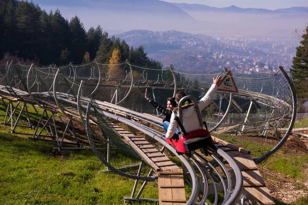 Koppel Rijden Alpine Coaster — Stockfoto