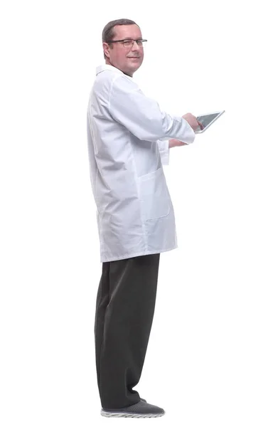 Vista Lateral Médico Con Estetoscopio Usando Una Tableta Digital — Foto de Stock
