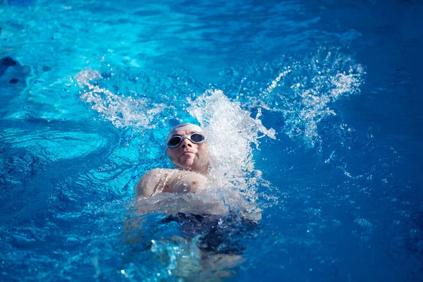 Schwimmer Üben Hallenbad — Stockfoto
